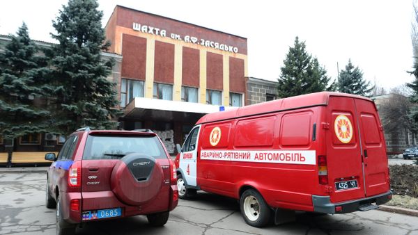 This picture shows an ambulance parked in front of a coal mine in Donetsk after a blast on March 4, 2015 This picture shows an ambulance parked in front of a coal mine in Donetsk after a blast on March 4, 2015 - Sputnik International