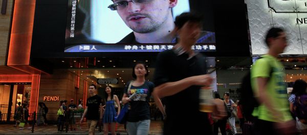 A TV screen at a shopping mall in Hong Kong shows a news report of former CIA employee and NSA whistleblower Edward Snowden. - Sputnik International
