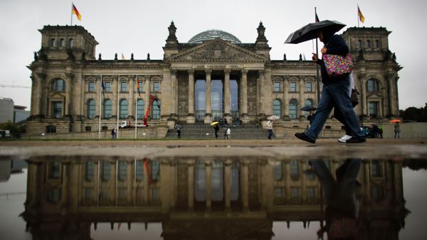 The head of the German inquiry into NSA spying had his phone tampered with after sending it off to be inspected for suspected hacking. When the phone arrived at its destination, its packaging had already been opened. The head of the German inquiry into NSA spying had his phone tampered with after sending it off to be inspected for suspected hacking. When the phone arrived at its destination, its packaging had already been opened. - Sputnik International