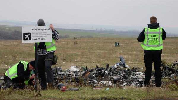 MH17 flight recovery team members erect a  No Trespassing sign in an area of the Malaysia Airlines Flight 17 plane crash in the village of Hrabove, Donetsk region, eastern Ukraine - Sputnik International