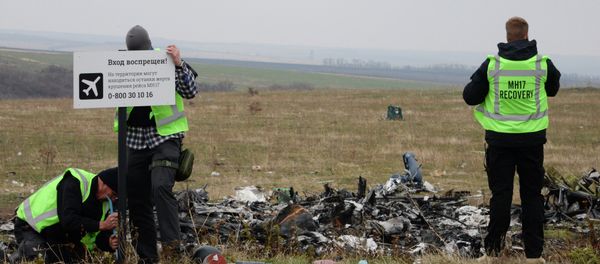 MH17 flight recovery team members erect a  No Trespassing sign in an area of the Malaysia Airlines Flight 17 plane crash in the village of Hrabove, Donetsk region, eastern Ukraine - Sputnik International