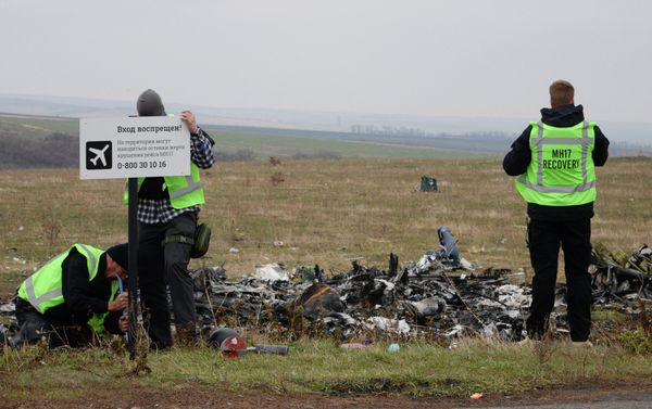 MH17 flight recovery team members erect a No Trespassing sign in an area of the Malaysia Airlines Flight 17 plane crash in the village of Hrabove, Donetsk region, eastern Ukraine MH17 flight recovery team members erect a No Trespassing sign in an area of the Malaysia Airlines Flight 17 plane crash in the village of Hrabove, Donetsk region, eastern Ukraine - Sputnik International