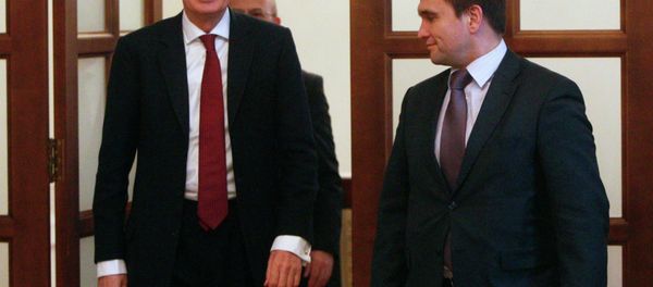 British Foreign Secretary Philip Hammond (L) walks with Ukraine's Foreign Minister Pavlo Klimkin prior to their meeting in Kiev March 5, 2015 - Sputnik International
