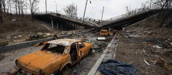 Wrecked cars are pictured near a destroyed bridge near Donetsk airport March 3, 2015 Wrecked cars are pictured near a destroyed bridge near Donetsk airport March 3, 2015 - Sputnik International