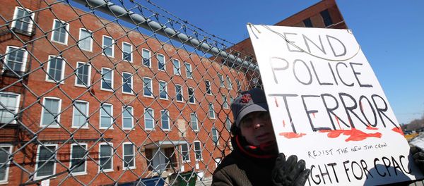 A protestor stands outside a police facility called Homan Square, demanding an investigation into a media report denied by police that the site functions as an off-the-books interrogation compound, in Chicago, Illinois, March 5, 2015 A protestor stands outside a police facility called Homan Square, demanding an investigation into a media report denied by police that the site functions as an off-the-books interrogation compound, in Chicago, Illinois, March 5, 2015 - Sputnik International