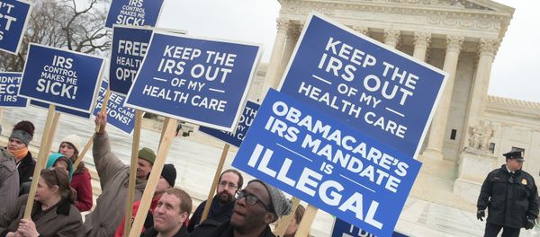 Protestors hold placards challenging Obamacare outside of the US Supreme Court on March 4, 2015 in Washington, DC - Sputnik International
