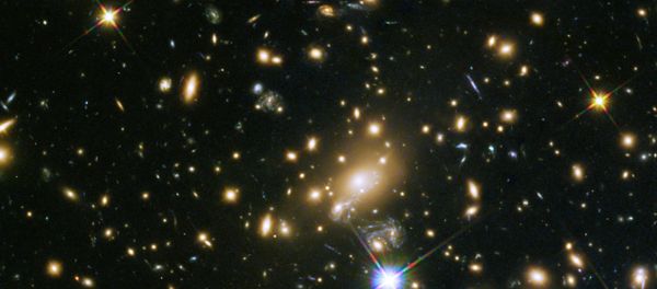 The galaxy cluster MACS J1149.5+223, whose light took over 5 billion years to reach us. - Sputnik International