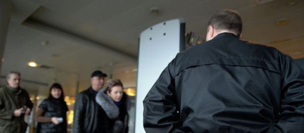 Checking passengers and luggage at Sheremetyevo airport - Sputnik International
