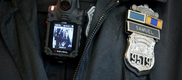 A Philadelphia Police officer demonstrates a body-worn camera A Philadelphia Police officer demonstrates a body-worn camera - Sputnik International
