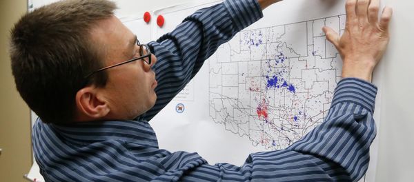 June 26, 2014 file photo, Austin Holland, research seismologist at the Oklahoma Geological Survey, hangs up a chart depicting earthquake activity at their offices at the University of Oklahoma in Norman, Okla - Sputnik International