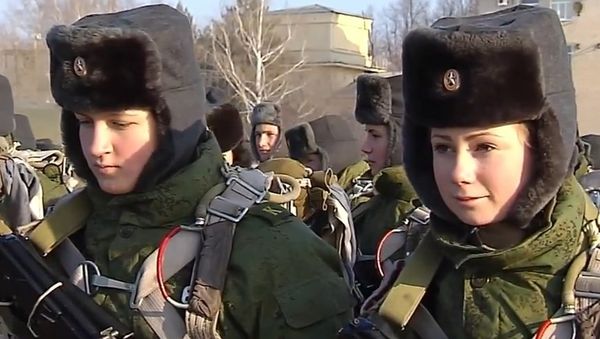 Beauty in the Air: Russian Lady Cadets Skydive at 380km/h - Sputnik International