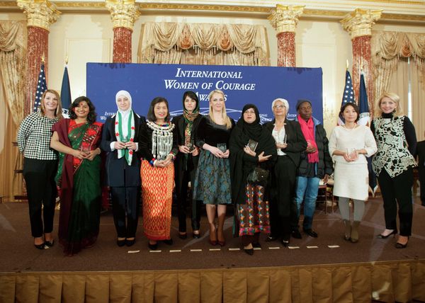 Deputy Secretary Higginbottom and Ambassador Russell Pose for a Photo With the 2015 International Women of Courage Awardees Deputy Secretary Higginbottom and Ambassador Russell Pose for a Photo With the 2015 International Women of Courage Awardees - Sputnik International