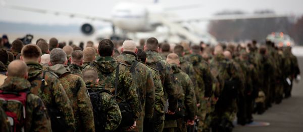 240 soldiers of the German Bundeswehr leave for the mission patriot missile defence in Turkey - Sputnik International