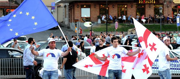 People wave the flags of Georgia (R) and the European Union (L) during celebrations for the signing of an association agreement with the EU in Tbilisi on June 27, 2014 People wave the flags of Georgia (R) and the European Union (L) during celebrations for the signing of an association agreement with the EU in Tbilisi on June 27, 2014 - Sputnik International