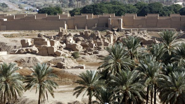 A view of the newly constructed (back) and ruins (foreground) of the ancient city of Babylon, some 100 kms south of Baghdad, on November 27, 2008 - Sputnik International