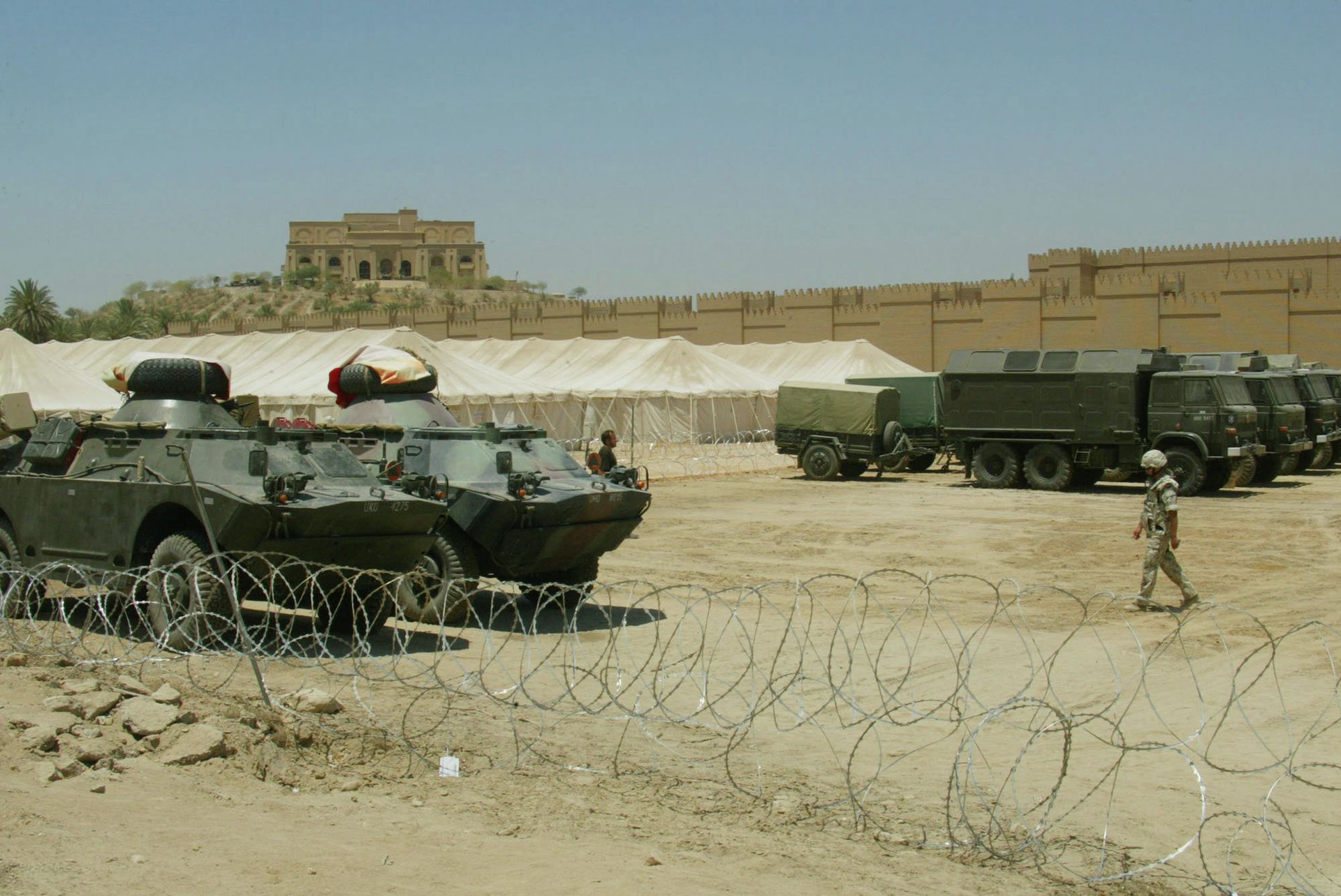 A Polish soldier walks back to his tent just outside the ancient City of Babylon, 80 km (50 miles) south of Baghdad, Iraq on Wednesday July 16, 2003 - Sputnik International, 1920, 11.03.2024