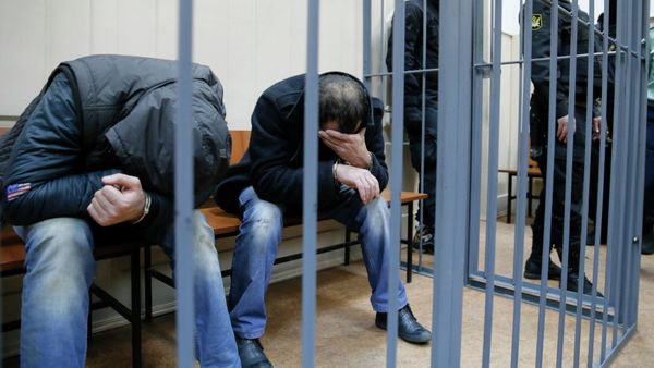 Shagid Gubashev (L) and Ramzan Bakhayev, detained over the killing of Russian opposition figure Boris Nemtsov, hide their faces inside a defendants' cage at a court building in Moscow March 8, 2015 Shagid Gubashev (L) and Ramzan Bakhayev, detained over the killing of Russian opposition figure Boris Nemtsov, hide their faces inside a defendants' cage at a court building in Moscow March 8, 2015 - Sputnik International