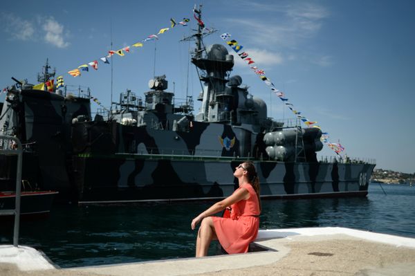 Fireboat of the Russian Ministry for Civil Defense, Emergencies and Disaster Relief hoses down city residents during Russian Navy Day celebrations in Sevastopol Fireboat of the Russian Ministry for Civil Defense, Emergencies and Disaster Relief hoses down city residents during Russian Navy Day celebrations in Sevastopol - Sputnik International