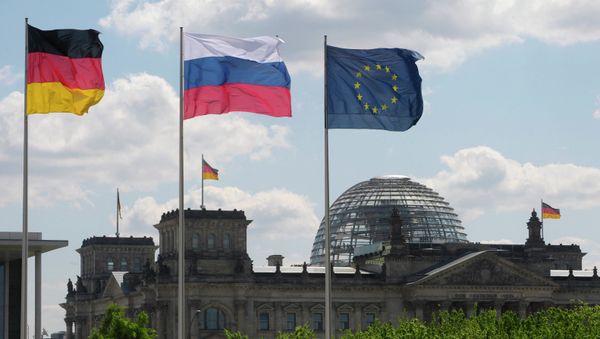From left to right: Flags of Germany, Russia and the EU From left to right: Flags of Germany, Russia and the EU - Sputnik International