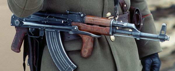 A Romanian soldier armed with a PM md. 63/65 in 1989 - Sputnik International