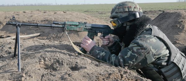 A Ukrainian serviceman takes position at the front line outside Kurahovo, in the Donetsk region of Ukraine, Wednesday, March 11, 2015 A Ukrainian serviceman takes position at the front line outside Kurahovo, in the Donetsk region of Ukraine, Wednesday, March 11, 2015 - Sputnik International