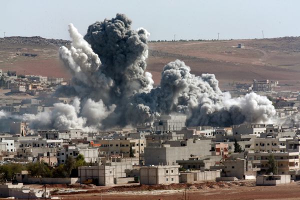 In this Monday, Nov. 17, 2014 file photo, smoke rises from the Syrian city of Kobani, following an airstrike by the U.S.-led coalition, seen from a hilltop outside Suruc, on the Turkey-Syria border. In this Monday, Nov. 17, 2014 file photo, smoke rises from the Syrian city of Kobani, following an airstrike by the U.S.-led coalition, seen from a hilltop outside Suruc, on the Turkey-Syria border. - Sputnik International