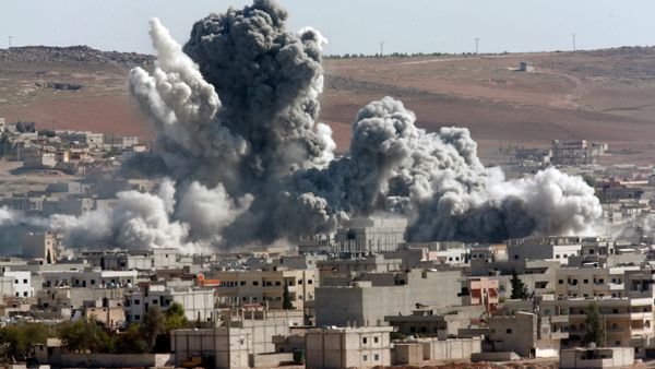 In this Monday, Nov. 17, 2014 file photo, smoke rises from the Syrian city of Kobani, following an airstrike by the U.S.-led coalition, seen from a hilltop outside Suruc, on the Turkey-Syria border. - Sputnik International