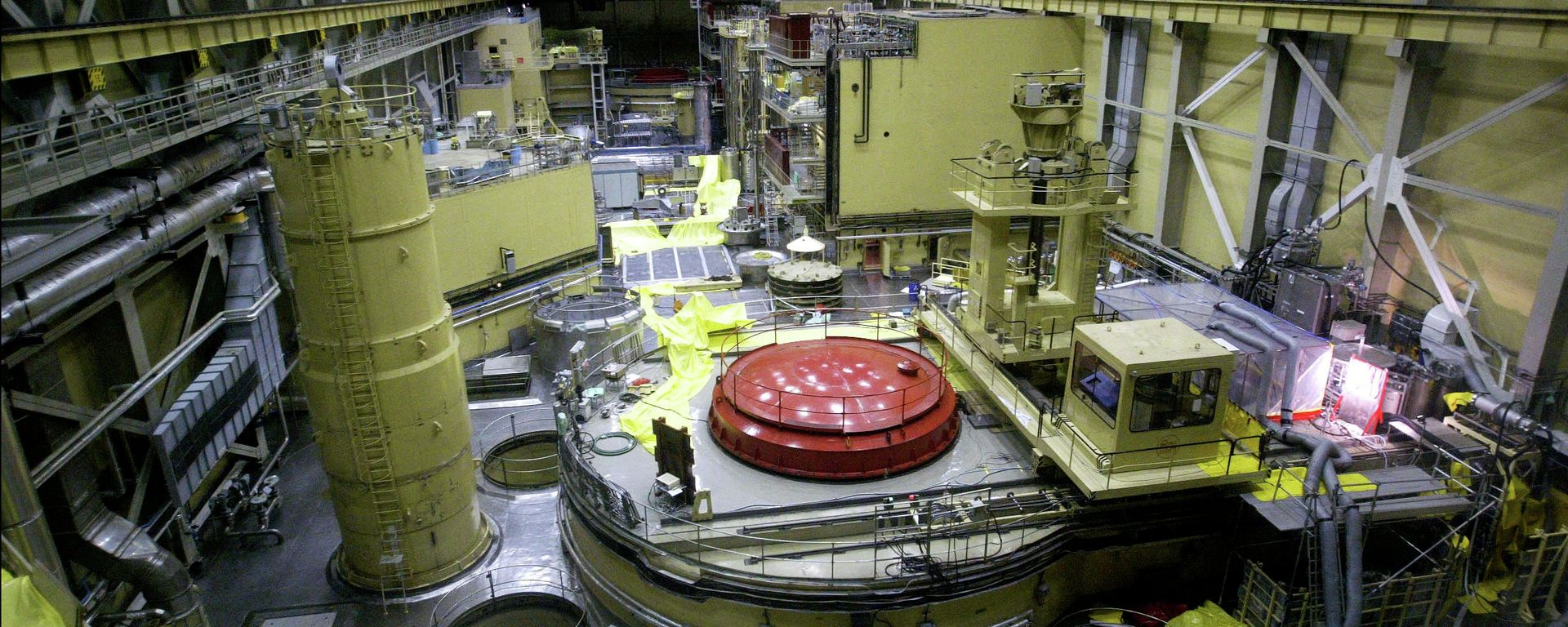A general view of the reactor block No.2 in the nuclear power station of Paks at about 120kms south from Hungarian capital Budapest on Thursday 29 May 2003 A general view of the reactor block No.2 in the nuclear power station of Paks at about 120kms south from Hungarian capital Budapest on Thursday 29 May 2003 - Sputnik International, 1920, 23.09.2023