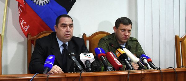 Prime Minister of the self proclamed Peoples Republic of Donetsk Alexander Zakharchenko (R) and Prime Minister of the self proclaimed Peoples Republic of Lugansk Igor Plotnitsky speak during a press conference in the eastern Ukrainian city of Donetsk on Febuary 2, 2015 Prime Minister of the self proclamed Peoples Republic of Donetsk Alexander Zakharchenko (R) and Prime Minister of the self proclaimed Peoples Republic of Lugansk Igor Plotnitsky speak during a press conference in the eastern Ukrainian city of Donetsk on Febuary 2, 2015 - Sputnik International