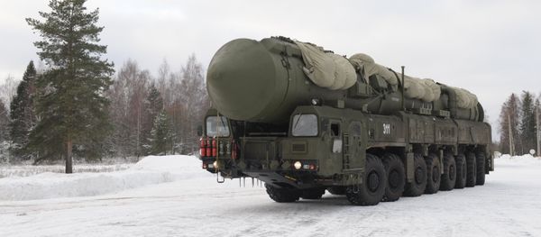 Yars MIRV-equipped ICBM, on its mobile Kamaz transporter Yars MIRV-equipped ICBM, on its mobile Kamaz transporter - Sputnik International