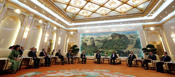 China's President Xi Jinping (4th R) meets with the guests at the Asian Infrastructure Investment Bank (AIIB) launch ceremony at the Great Hall of the People in Beijing in this October 24, 2014 - Sputnik International