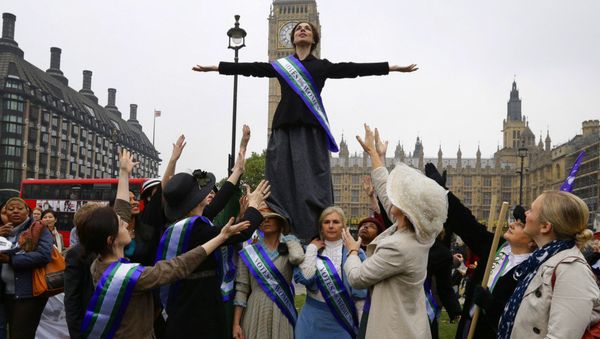 Women's rights activists from the UK Feminista organization, some dressed as suffragettes, stage a photo for the benefit of the media across the Houses of Parliament - Sputnik International