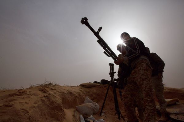 In this Saturday, Feb. 21, 2015 photo, Libyan soldiers try to fix a weapon that jammed during clashes with militants on the frontline in Al Ajaylat, 120 kilometers (75 miles) west of Tripoli, Libya In this Saturday, Feb. 21, 2015 photo, Libyan soldiers try to fix a weapon that jammed during clashes with militants on the frontline in Al Ajaylat, 120 kilometers (75 miles) west of Tripoli, Libya - Sputnik International