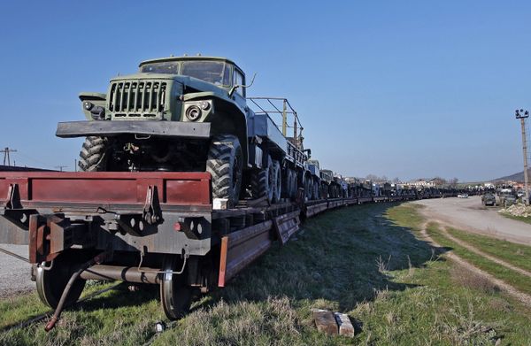 Military machinery prepared for shipment to Ukraine - Sputnik International
