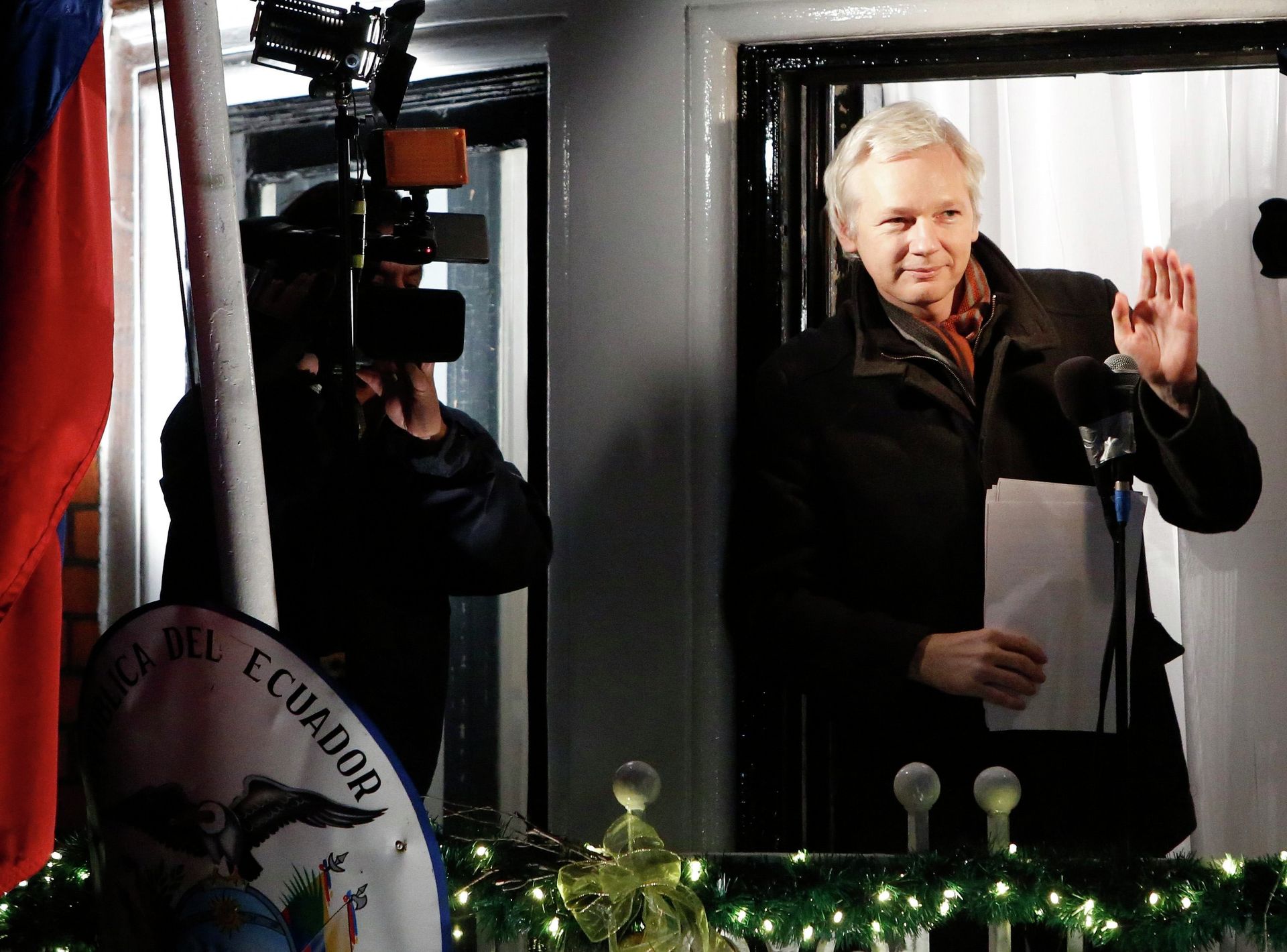 WikiLeaks founder Julian Assange gestures from the balcony of Ecuador's Embassy as he makes a speech in central London, in this file photograph dated December 20, 2012. WikiLeaks founder Julian Assange gestures from the balcony of Ecuador's Embassy as he makes a speech in central London, in this file photograph dated December 20, 2012. - Sputnik International, 1920, 11.12.2021