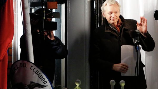 WikiLeaks founder Julian Assange gestures from the balcony of Ecuador's Embassy as he makes a speech in central London, in this file photograph dated December 20, 2012 WikiLeaks founder Julian Assange gestures from the balcony of Ecuador's Embassy as he makes a speech in central London, in this file photograph dated December 20, 2012 - Sputnik International