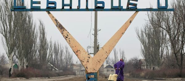 In this Thursday, Feb. 26, 2015 file photo, an elderly woman drags a cart with her belongings on the outskirts of Debaltseve, Ukraine - Sputnik International
