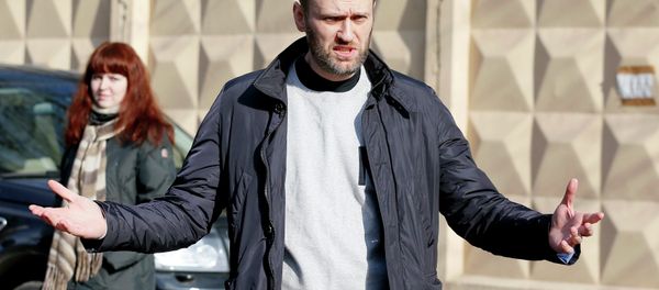 Alexei Navalny, a Russian opposition leader, gestures as he walks out of a detention center in Moscow March 6, 2015 Alexei Navalny, a Russian opposition leader, gestures as he walks out of a detention center in Moscow March 6, 2015 - Sputnik International