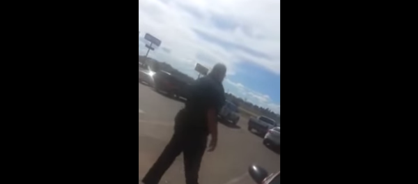 Woman Stops Cop from Arresting Her Dog Woman Stops Cop from Arresting Her Dog - Sputnik International