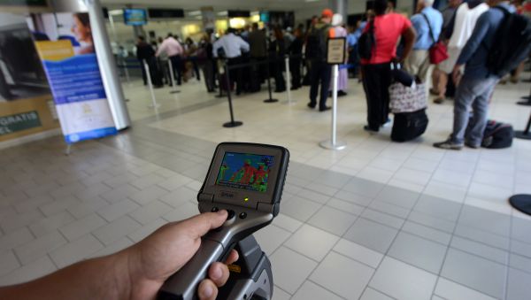 Honduras' Health personnel screen arriving passengers for the deadly Ebola virus at Tegucigalpa's Toncontin international airport on October 20, 2014 Honduras' Health personnel screen arriving passengers for the deadly Ebola virus at Tegucigalpa's Toncontin international airport on October 20, 2014 - Sputnik International