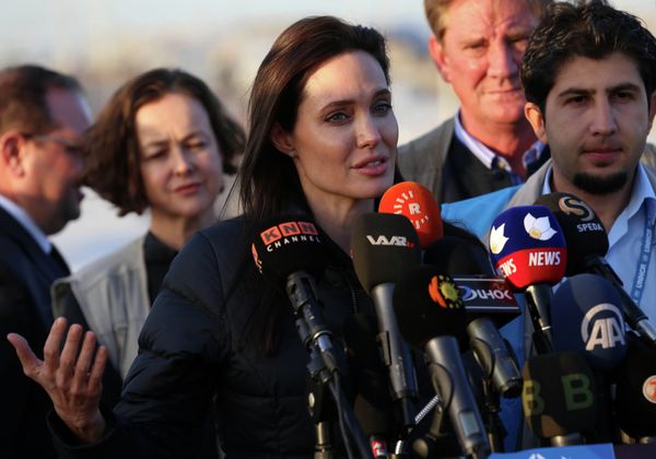 US actress and UNHCR ambassador Angelina Jolie delivers a speech during a visit to a camp for displaced Iraqis in Khanke, a few kilometres (miles) from the Turkish border in Iraq's Dohuk province, on January 25, 2015. US actress and UNHCR ambassador Angelina Jolie delivers a speech during a visit to a camp for displaced Iraqis in Khanke, a few kilometres (miles) from the Turkish border in Iraq's Dohuk province, on January 25, 2015. - Sputnik International
