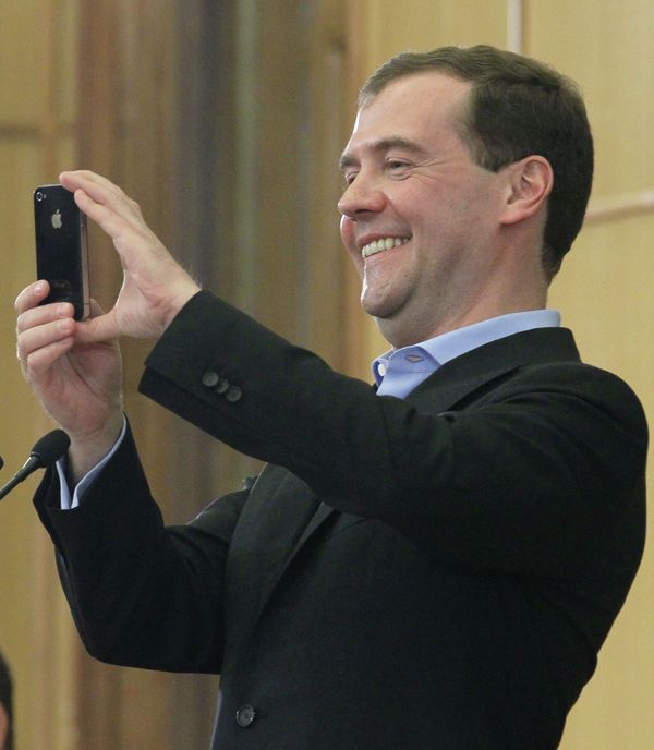 Is Medvedev aiming for the top seat? Is Medvedev aiming for the top seat? - Sputnik International