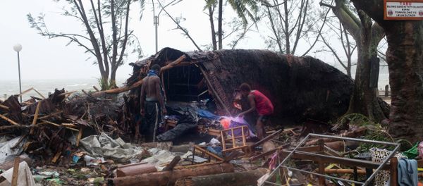 In this image provided by UNICEF Pacific people scour through debris damaged and flung around in Port Vila, Vanuatu, Saturday, March 14, 2015 In this image provided by UNICEF Pacific people scour through debris damaged and flung around in Port Vila, Vanuatu, Saturday, March 14, 2015 - Sputnik International