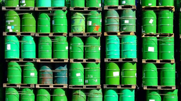 The Department of Energy said Friday it's considering buying 5 million barrels of oil for the Strategic Petroleum Reserve (SPR) in a move that could signal a government plan to bolster an industry suffering from collapsing prices.  - Sputnik International