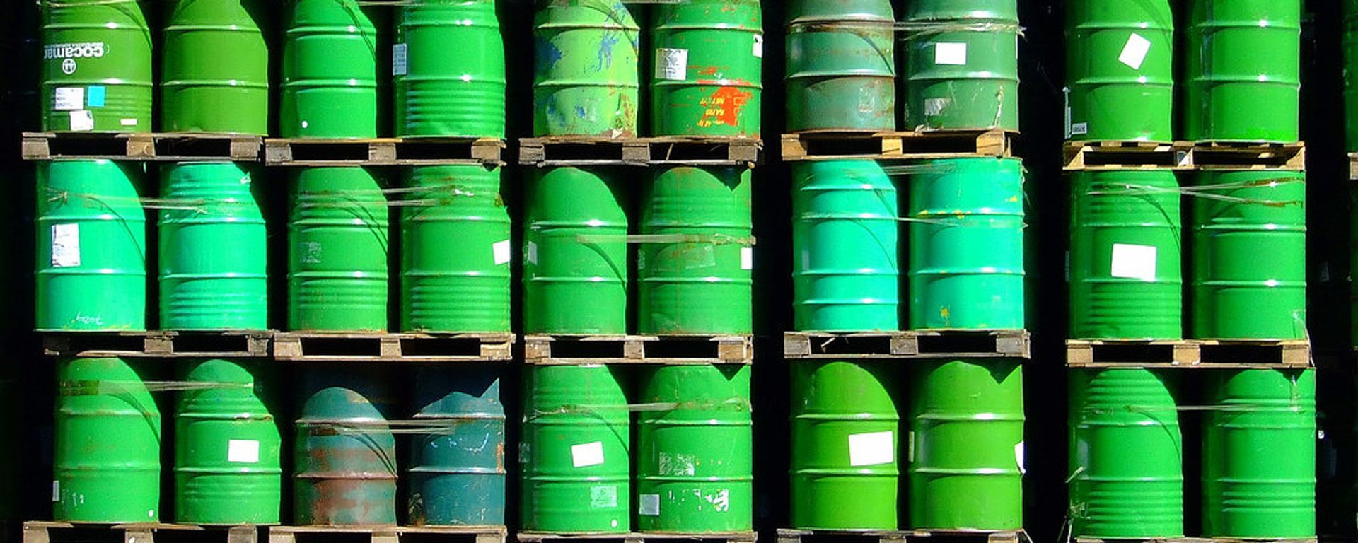 The Department of Energy said Friday it's considering buying 5 million barrels of oil for the Strategic Petroleum Reserve (SPR) in a move that could signal a government plan to bolster an industry suffering from collapsing prices.  - Sputnik International, 1920, 02.06.2022