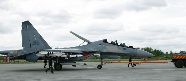Wheeling out SU-30MKM plane manufactured by order from the Malaysian Air Force Wheeling out SU-30MKM plane manufactured by order from the Malaysian Air Force - Sputnik International