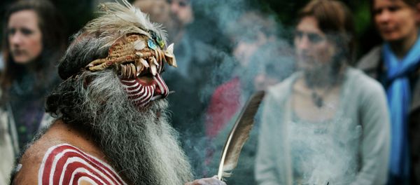Aboriginal Ngarrindjeri elder Major Sumner from south Australia, in traditional costume, performs a ritual during a ceremony to mark the return of Australian indigenous people's remains back to their homeland, in a central London park. (File) - Sputnik International
