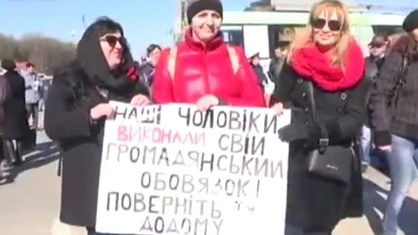 Relatives of Ukrainian soldiers, who were impelled to serve in the Ukrainian army beyond a legally fixed period of one year, decided to organize a protest to achieve their demobilization - Sputnik International