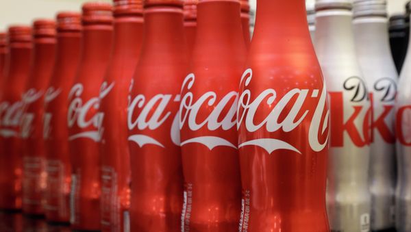 Coca-cola, which struggles with declining soda consumption in the US, is working with fitness and nutrition experts who suggest its cola as a healthy treat.  - Sputnik International