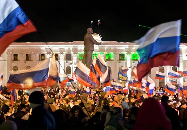 Pro-Russian people celebrate in Lenin Square, in Simferopol, Ukraine, Sunday, March 16, 2014. Pro-Russian people celebrate in Lenin Square, in Simferopol, Ukraine, Sunday, March 16, 2014. - Sputnik International